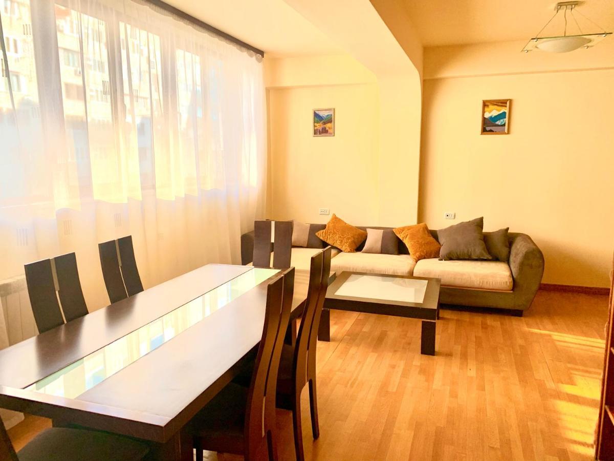 Apartment Amiryan Jerevan Buitenkant foto