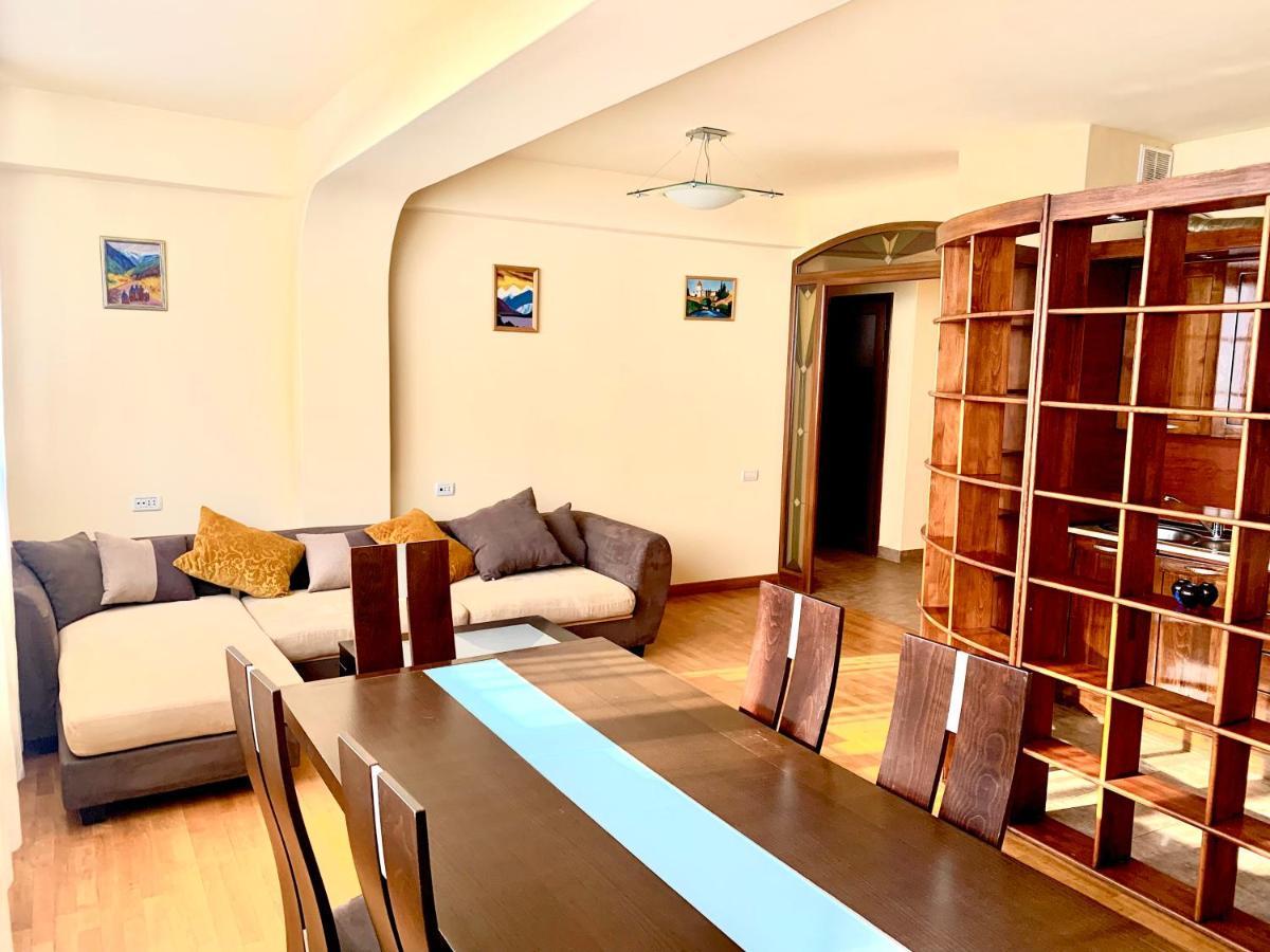 Apartment Amiryan Jerevan Buitenkant foto