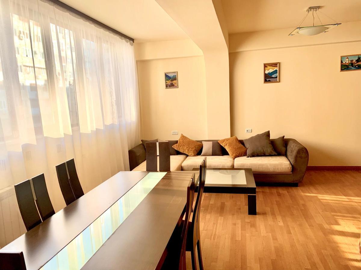 Apartment Amiryan Jerevan Buitenkant foto